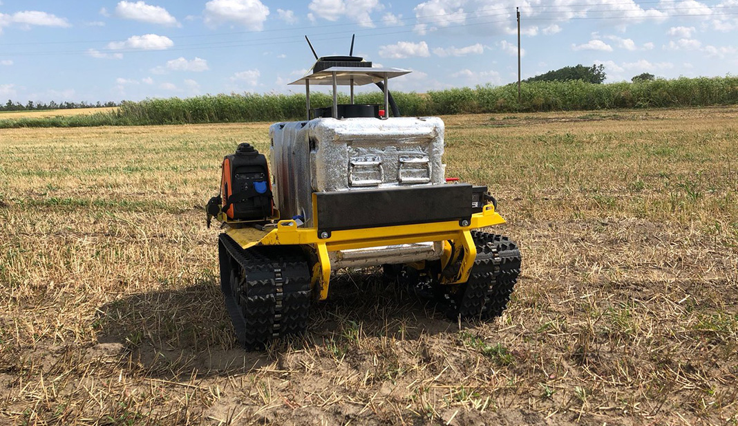 ОИЯИ создает прототип мобильной установки для определения концентрации углерода в почве